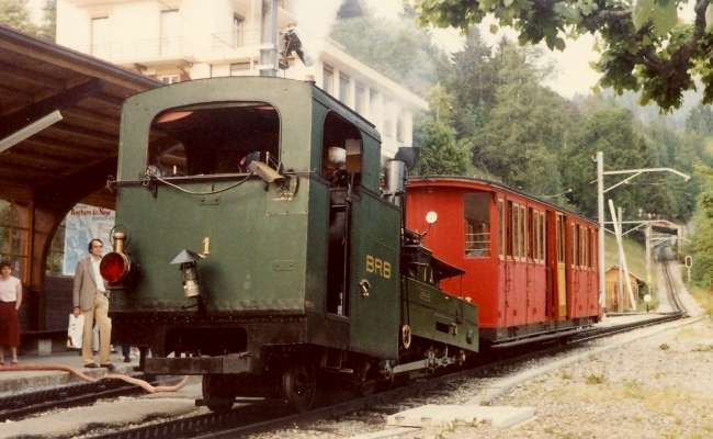 brb-h1-caux-mgn BRB H 2/3 1 -- Caux (ligne MVR/MGN) -- 09.06.1983 -- Ex locomotive MGN H2/3 4 