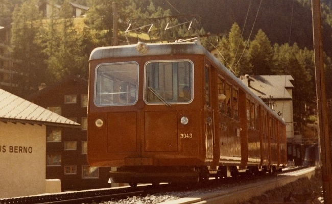 ggb-bhe-4-8-3043-zermatt GGB Bhe 4/8 3043 -- Zermatt -- 11.07.1983