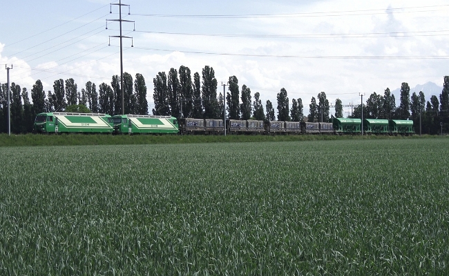 MBC Ge 4_4 21 et 22 Train gravier Chigny MBC Ge 4/4 21 et 22 Trains de gravier sur bogies transporteurs -- Chigny -- 25.05.2018