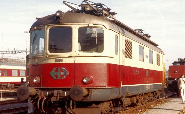 sbb-re-10050-basel SBB CFF FFS HISTORIC, Re 4/4 I 10050 TEE -- Basel -- 10.1982 -- Exposition Eisenbahn 82