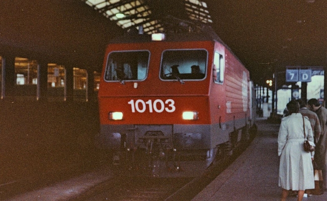 sbb-re-10103-lausanne SBB CFF FFS, Re 4/4 IV 10103 -- Lausanne -- 10.1982