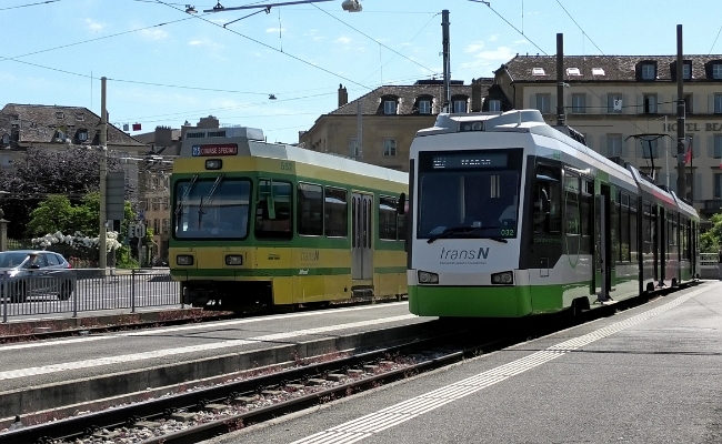 tranN Be 4_8 032 et Be 4_4 552 Neuchâtel TransN, Be 4/4 502, Bt 552, Be 4/8 032 -- Neuchâtel -- 01.06.2020